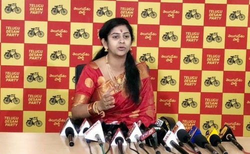 కులాల మధ్య చిచ్చు పెట్టేందుకు రిజర్వేషన్లు : సాధినేని యామిని