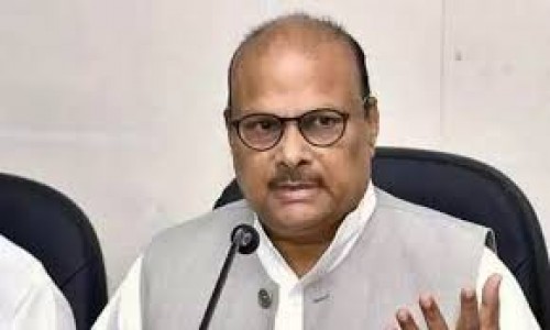 తెదేపా ప్రభుత్వాన్ని అప్రతిష్ఠపాలు చేసేందుకు కుట్ర :  యనమల 