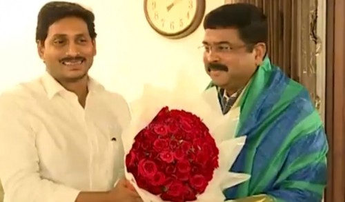 కేంద్రమంత్రితో సీఎం జగన్ భేటీ..