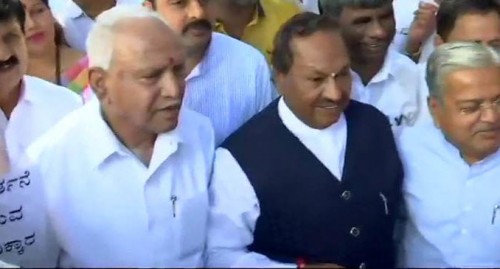 బిజెపి ఎమ్మెల్యే ఇంటిపై రాళ్ల దాడి