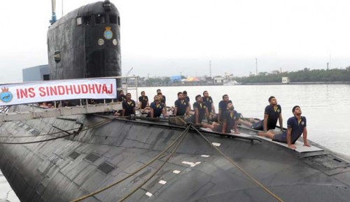 యోగాలో పాల్గొన్న నావికాదళ సిబ్బంది