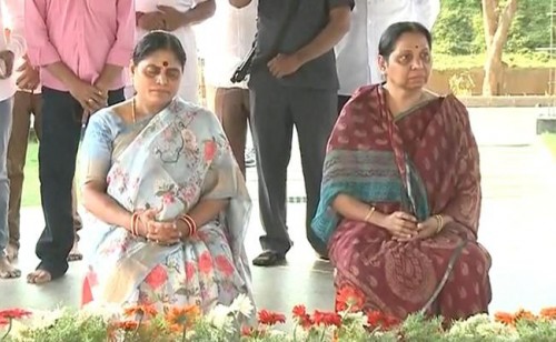 తెలుగు ప్రజలకు క్రిస్మస్ శుభాకాంక్షలు: వైఎస్ విజయమ్మ