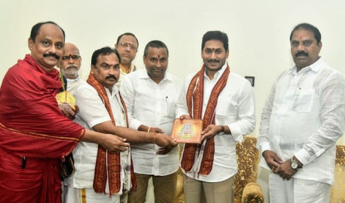 శరన్నవరాత్రి ఉత్సవాలకు సీఎం జగన్ కు ఆహ్వానం