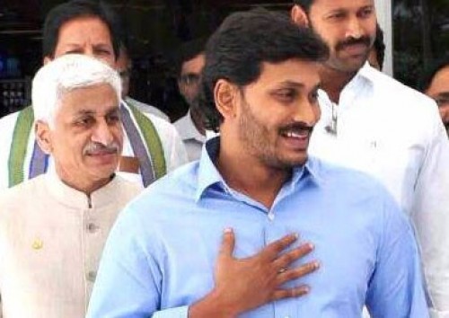 హైదరాబాద్ బయలుదేరిన జగన్