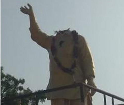 వైఎస్సార్ విగ్రహం ధ్వంసం