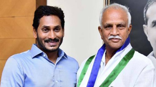 వైసీపీలో చేరిన టీడీపీ మాజీ ఎమ్మెల్యే
