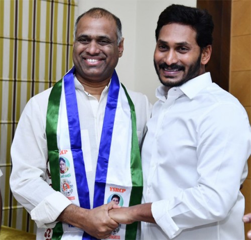 జ‌గ‌న్ స‌మ‌క్షంలో వైసీపీలో చేరిన పొట్లూరి వరప్రసాద్