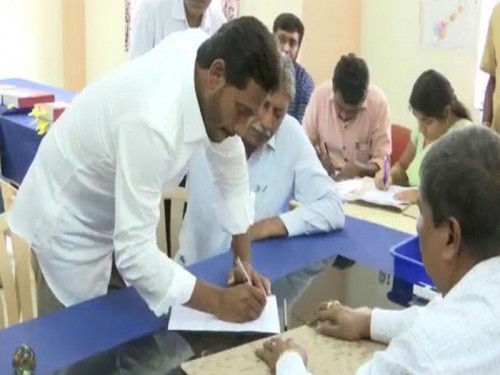 వైఎస్ జ‌గ‌న్ ఆస్తులు 375 కోట్లు