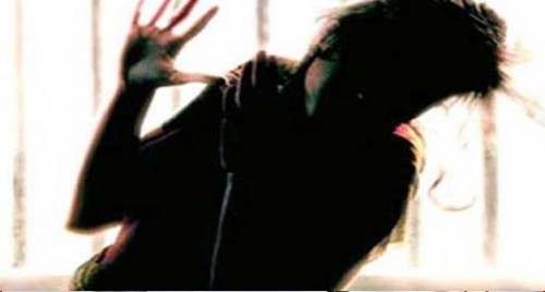 యువతిపై తాజా, మాజీ ప్రేమికుల కుట్ర

