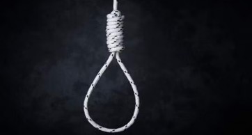 ఉరి వేసుకొని కోర్టు ఉద్యోగిని ఆత్మహత్య