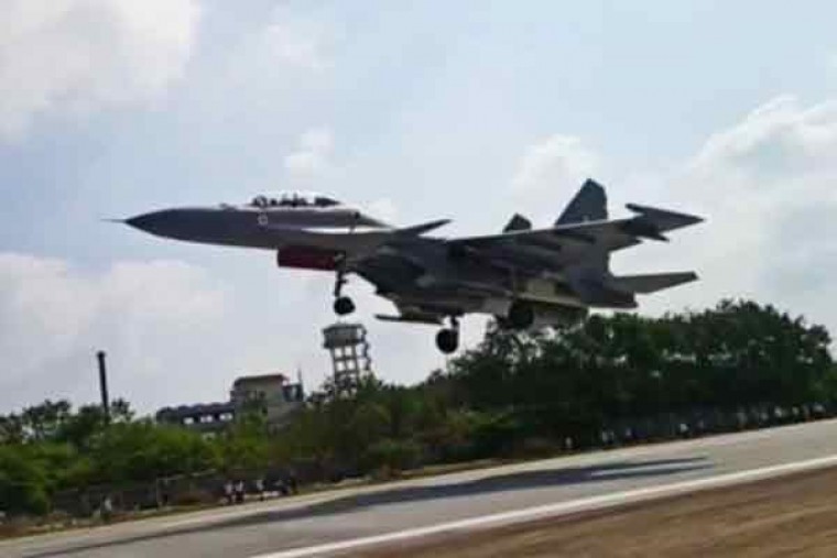 In successful trial, IAF jets touch down national highway in Andhra