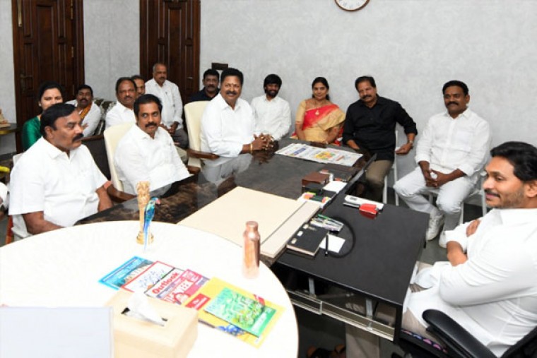 Expose AP Chief Minister Naidu over backtracking on poll promises: Jagan to YSRCP leaders