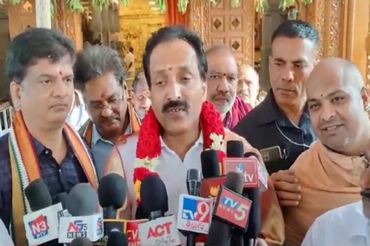 ISRO Chairman offers prayers for success of Aditya L1