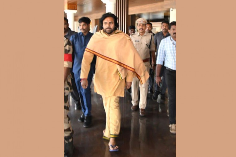 Pawan Kalyan begins temple tour to Kerala, Tamil Nadu
