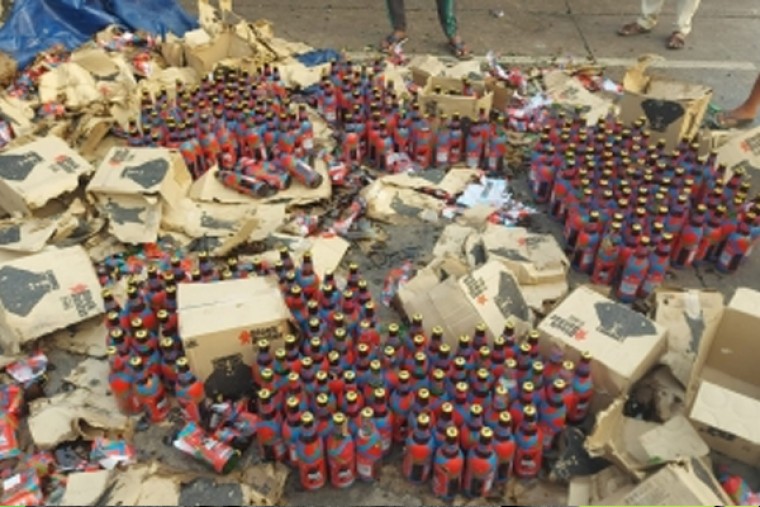 People steal beer bottles after truck overturns in Andhra
