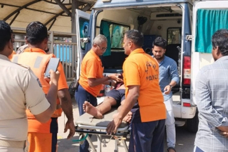 Andhra SDRF team rescues man who jumped into river