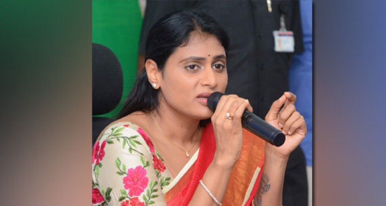 Congress backstabbed YSR, says his daughter Sharmila