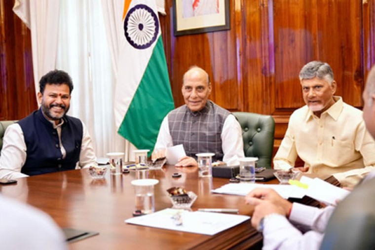 Chandrababu Naidu presents Andhra's defence, aerospace vision to Rajnath Singh