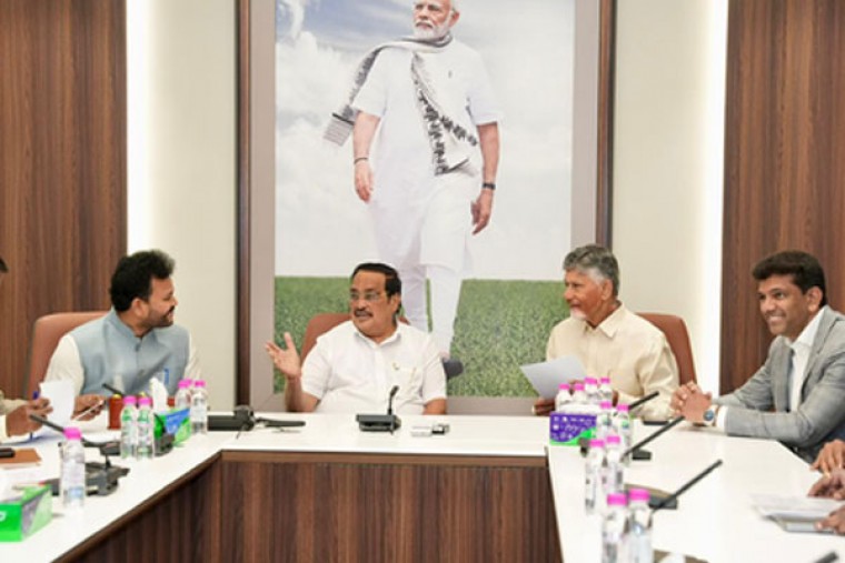 CM Chandrababu Naidu presents Polavaram-Nallamala Sagar project proposals to Centre