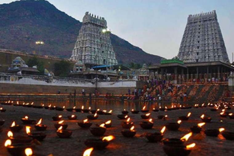 Grand Mahadeepam festival in TN's Tiruvannamalai, lakhs of devotees converge