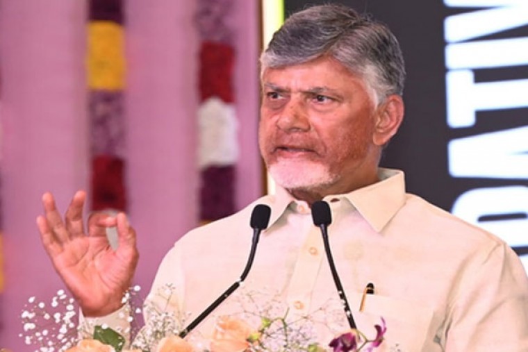 Naidu calls for amicable solution to water issues between Telugu states