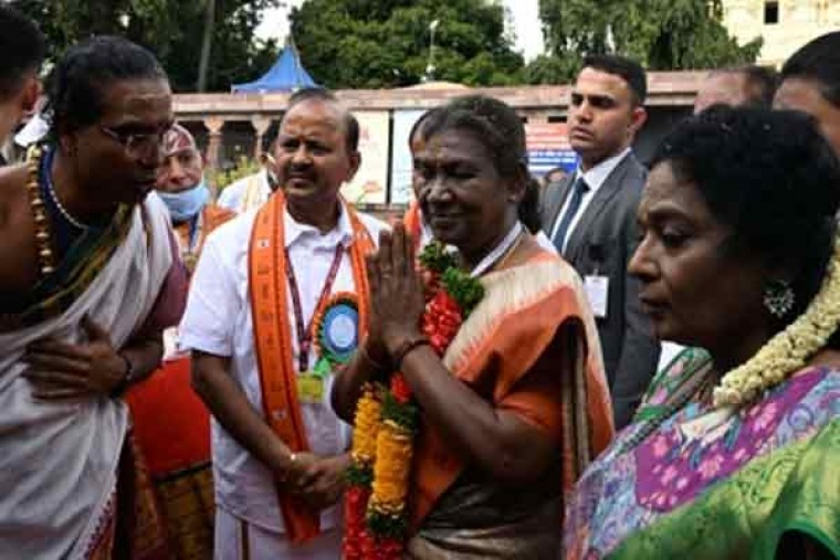 President Droupadi Murmu offers prayers at Srisailam temple