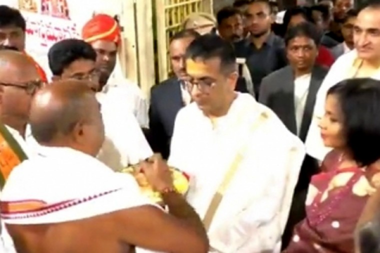 CJI Chandrachud offers prayers at Srisailam temple