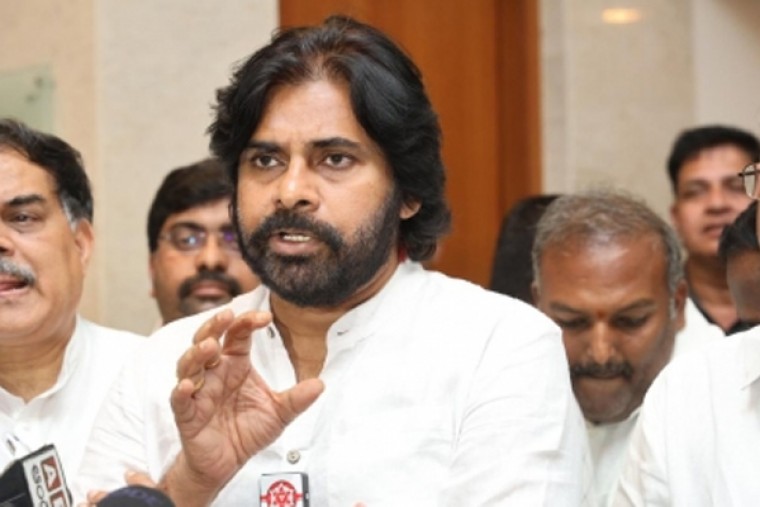 Jagan deserves 'Appu Ratna', taunts Pawan over mounting debts