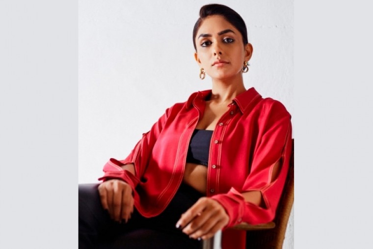 After Hyderabad schedule, Mrunal Thakur heads to Coonoor for '#Nani30'
