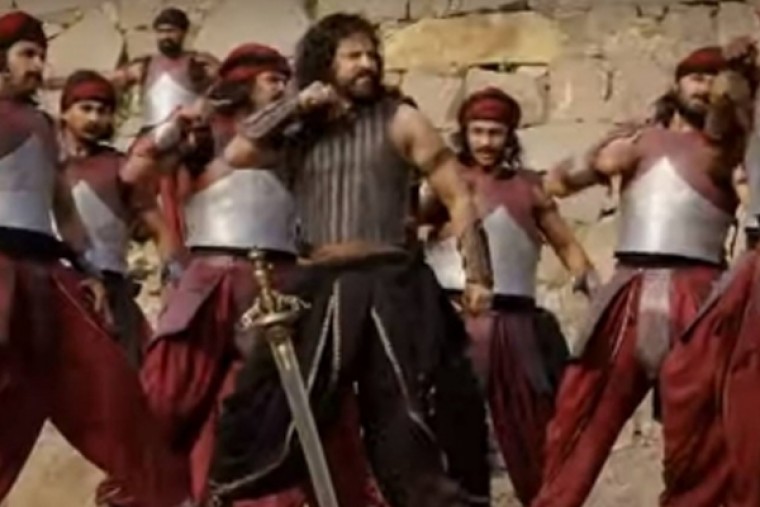 'Ponniyin Selvan' BTS video highlights grand scale of 'Chola Chola' track
