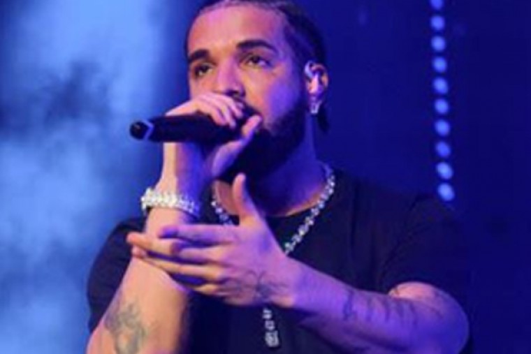Drake promises to pay off home mortgage of a fan's late mother
