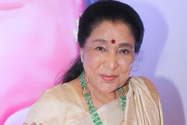 When Asha Bhosle spoke about her, elder sister Lata Mangeshkar being the 'last of Mughals'