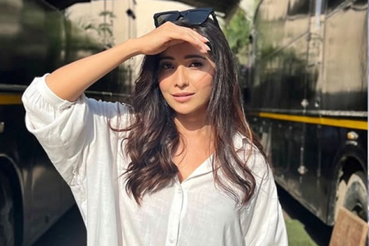 Asha Negi gives it her all to slay summer fashion in 'chubhti jalti garmi'