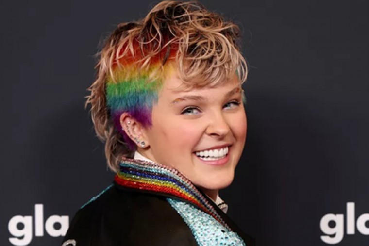 Jojo Siwa flaunts new hair style as she shaves sides of her head