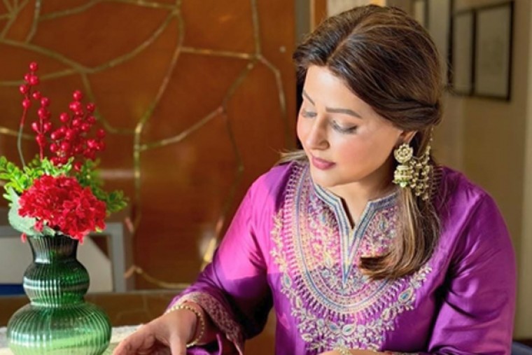 Hina Khan treats fans to lip-smacking chaat delights