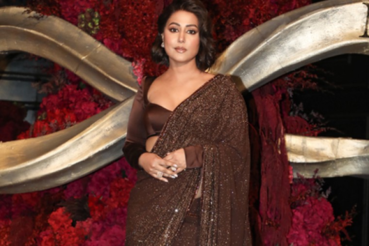 Hina Khan treats herself to 'maska pav and chai for a change'