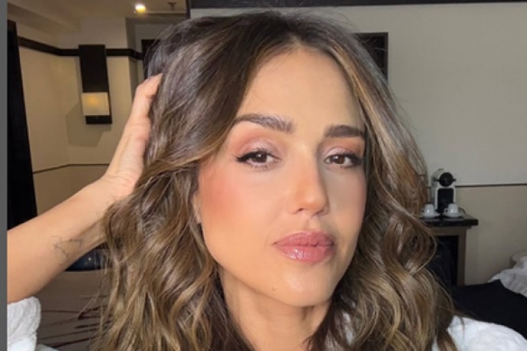 Jessica Alba goes on trip to Mexico City amid divorce