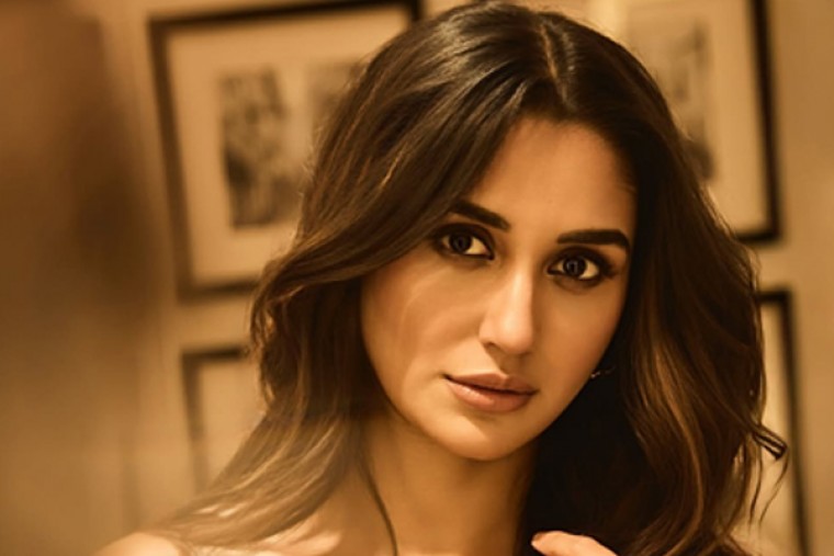 Nikita Dutta fixes her day with �face icing and back hair flipping�
