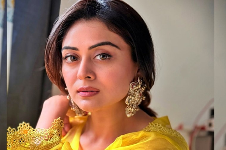 Falaq Naaz questions loyalty of fellow Muslim celebs for staying silent amid rising Indo-Pak tensions