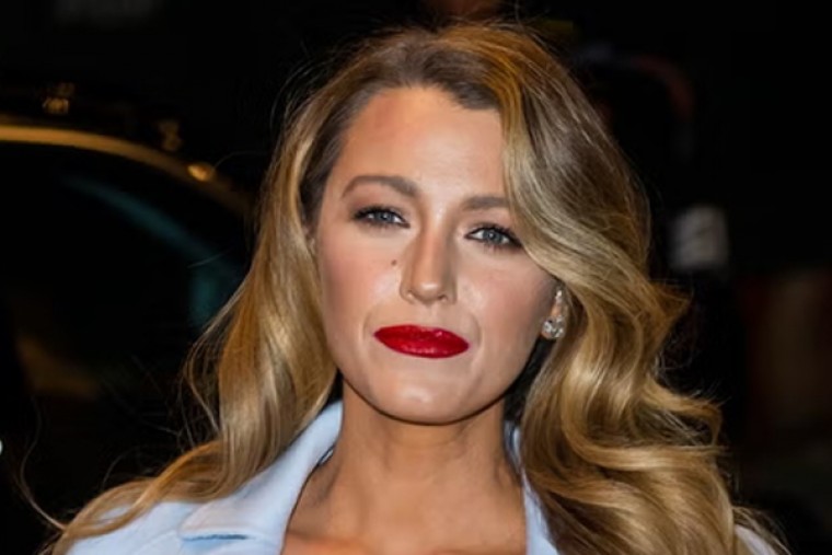 Blake Lively shares new selfie with hubby Ryan Reynolds amid legal battle