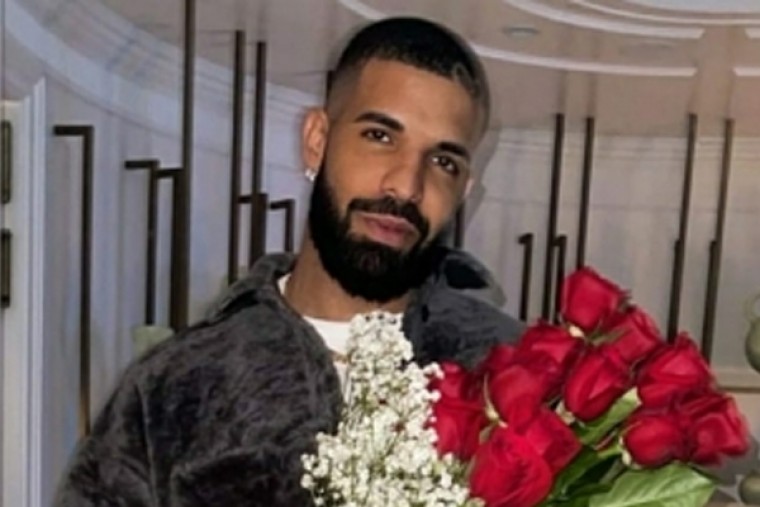 Drake enjoys dinner date with bartender