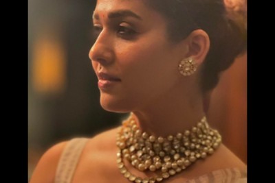 Nayanthara wows fans with her picture in striped saree, choker necklace
