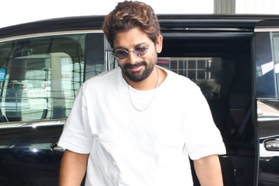 Massive crowd gathers outside Allu Arjun's house on his birthday, brother Allu Sirish shares a video