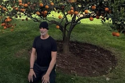 Akshay Kumar sits under an orange tree, reflects on growth