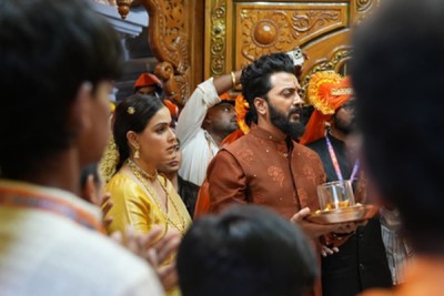 Riteish & Genelia seek blessings at Chhatrapati Shivaji Maharaj Temple before 'Raja Shivaji' release