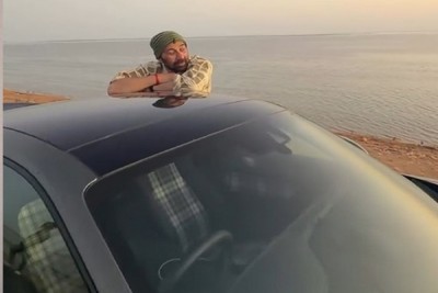 Sunny Deol soaks in serenity on �road to heaven� in Kutch