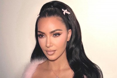 Kim Kardashian tries some fun tricks with sister Khloe, Kylie says 'I love us'