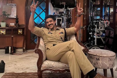 Saqib Saleem calls his 'asli Kaptaans' his guiding force on 38th birthday