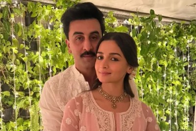 Ranbir Kapoor asks paparazzi for Alia Bhatt's birthday cake at airport with a playful remark