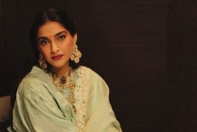 Sonam Kapoor is 'shaadi ready', reveals two looks she absolutely loved